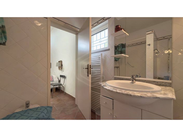 Image No.31-5 Bed House for sale