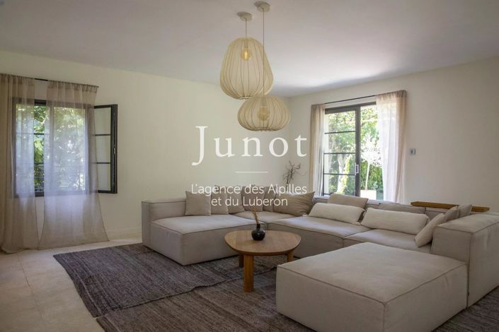 Image No.9-5 Bed House for sale