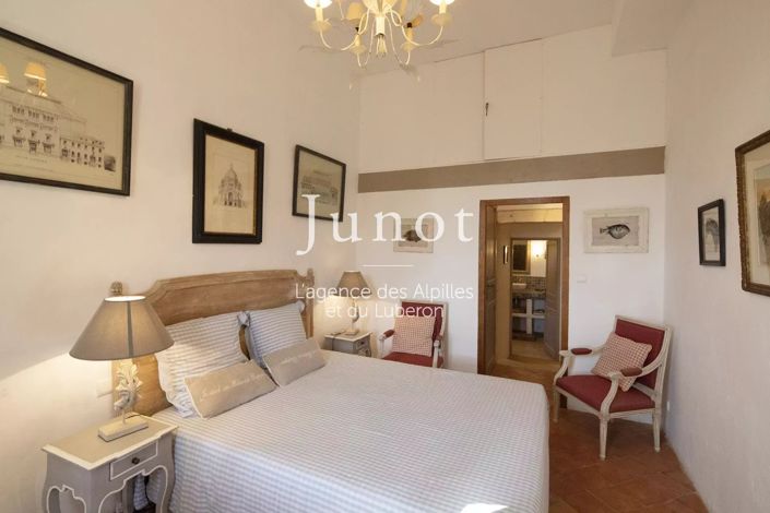 Image No.6-5 Bed House for sale