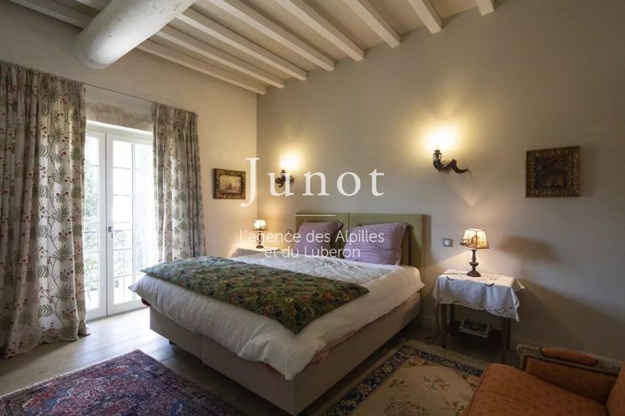 Image No.8-5 Bed House for sale