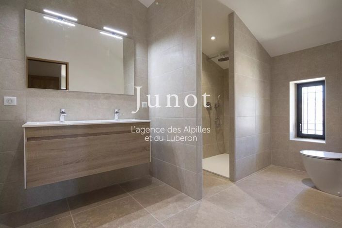 Image No.17-6 Bed House for sale