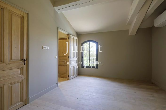 Image No.17-6 Bed House for sale