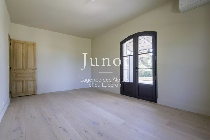 Image No.19-6 Bed House for sale