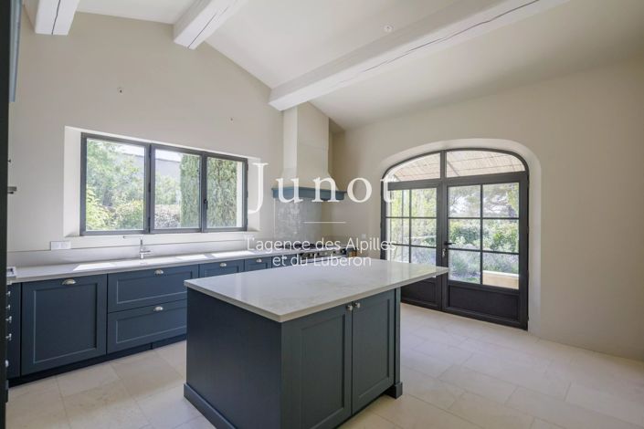 Image No.8-6 Bed House for sale