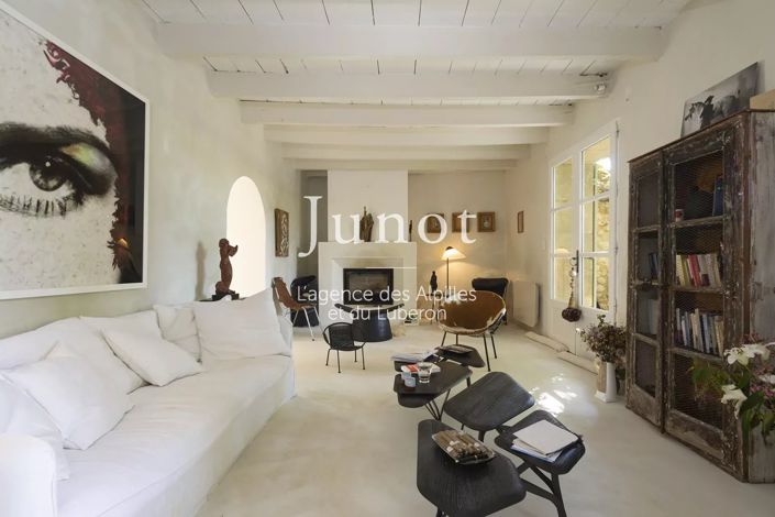 Image No.8-7 Bed House for sale