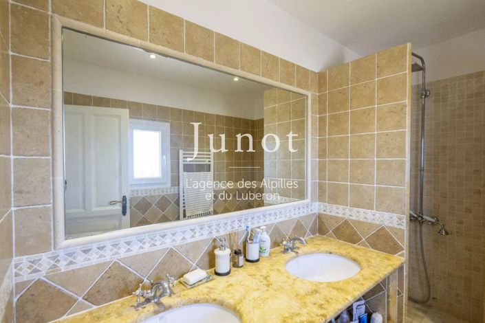 Image No.16-4 Bed House for sale
