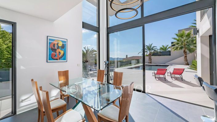 Image No.6-4 Bed House for sale