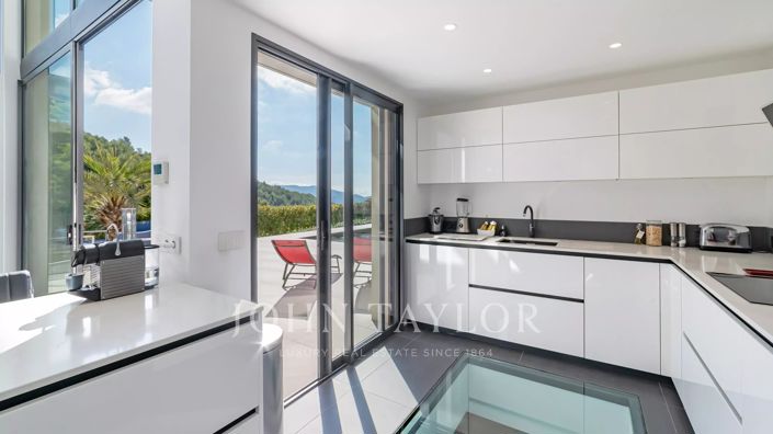 Image No.8-4 Bed House for sale