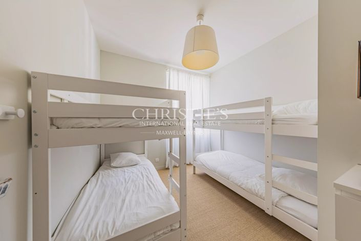 Image No.16-6 Bed House for sale