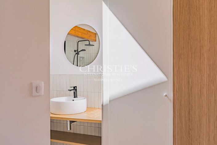 Image No.20-6 Bed House for sale