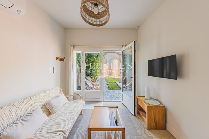 Image No.26-6 Bed House for sale