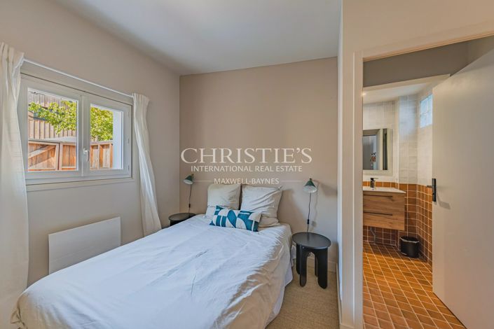 Image No.27-6 Bed House for sale