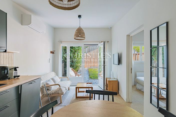 Image No.31-6 Bed House for sale