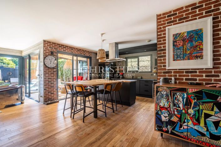 Image No.8-4 Bed House for sale