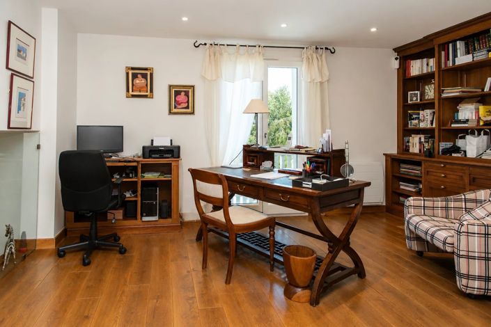 Image No.12-4 Bed House for sale