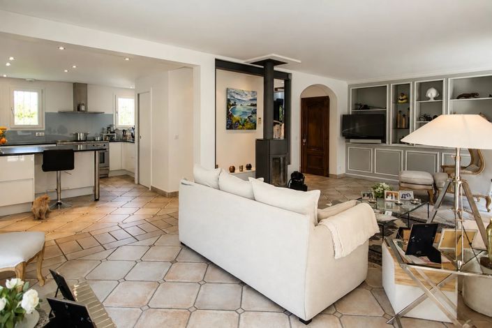 Image No.2-4 Bed House for sale