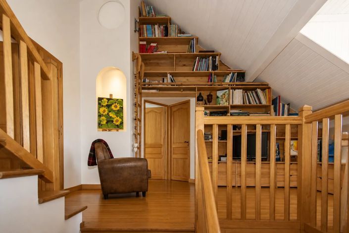 Image No.6-4 Bed House for sale