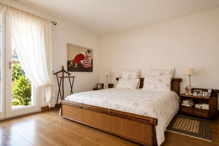 Image No.8-4 Bed House for sale