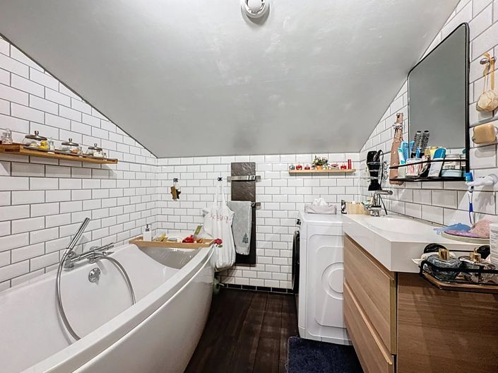 Image No.17-6 Bed House for sale