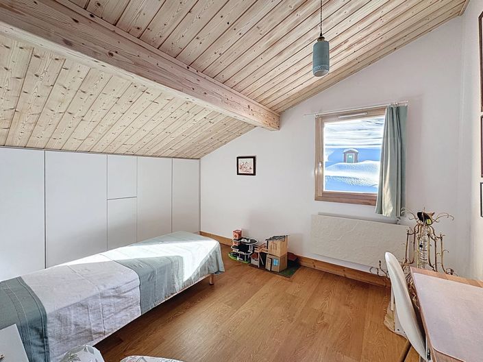 Image No.18-6 Bed House for sale