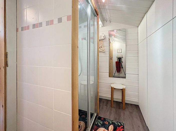 Image No.20-6 Bed House for sale