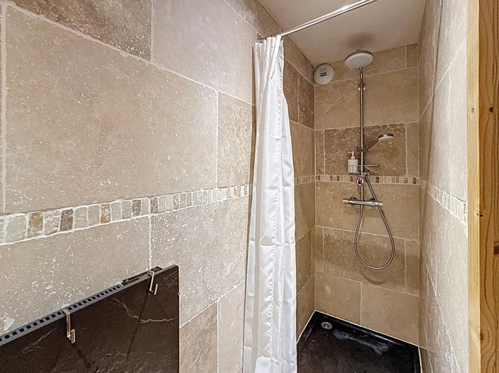 Image No.31-6 Bed House for sale