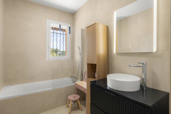 Image No.14-3 Bed House for sale