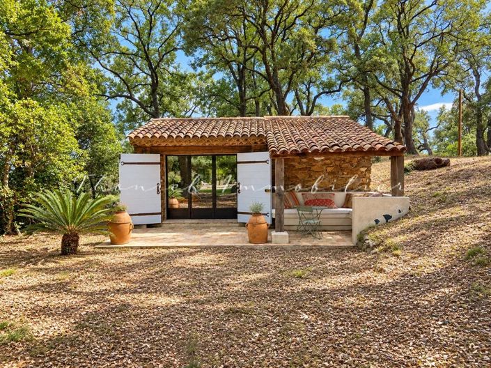 Image No.16-6 Bed House for sale