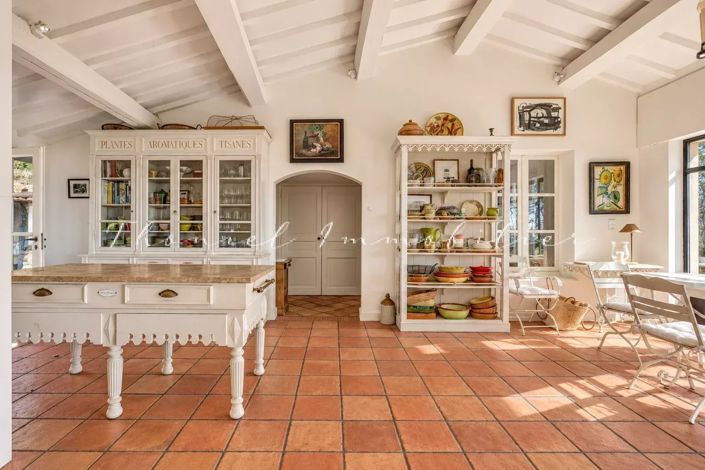 Image No.7-6 Bed House for sale