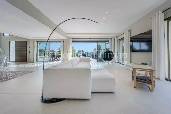 Image No.11-5 Bed House for sale