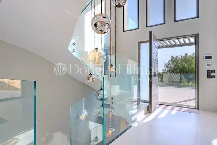 Image No.12-5 Bed House for sale