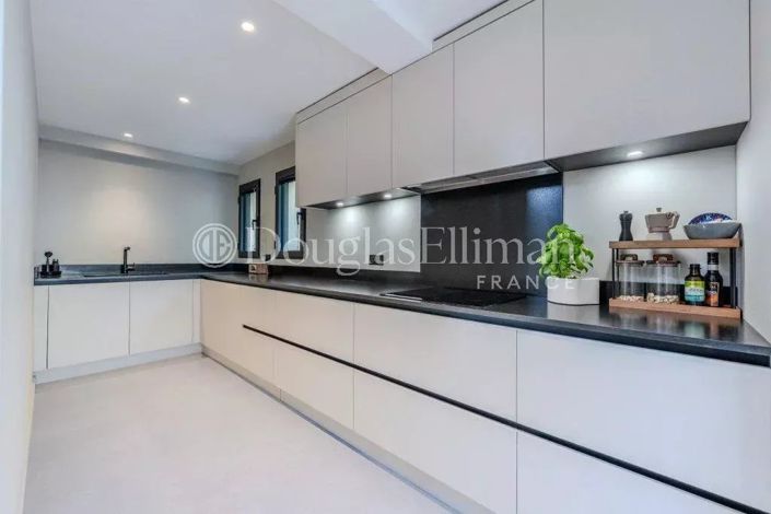 Image No.13-5 Bed House for sale
