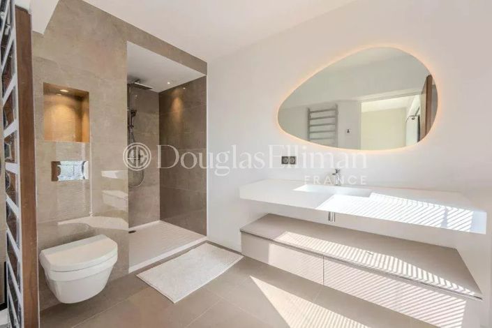 Image No.18-5 Bed House for sale