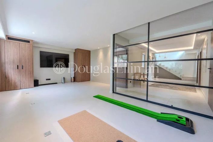 Image No.20-5 Bed House for sale