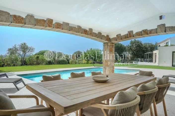 Image No.6-5 Bed House for sale