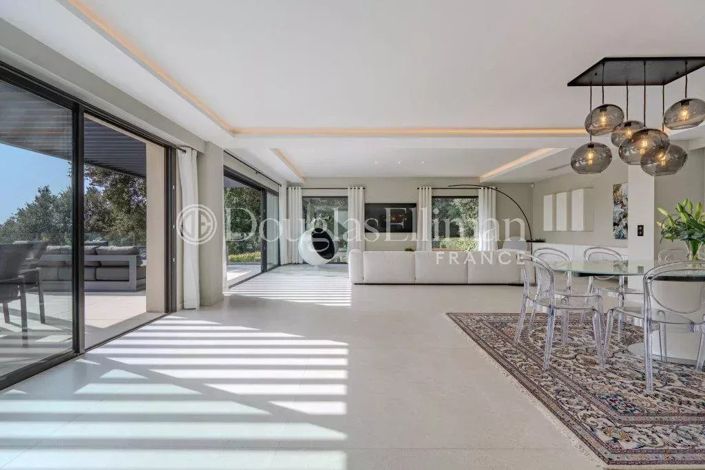 Image No.9-5 Bed House for sale