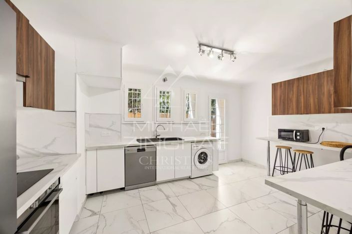 Image No.5-5 Bed House for sale