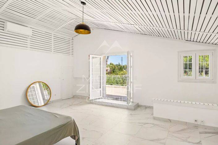 Image No.6-5 Bed House for sale