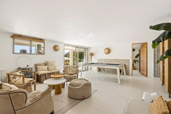 Image No.10-5 Bed House for sale