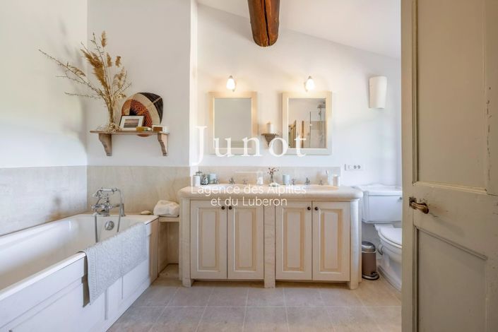 Image No.19-6 Bed House for sale