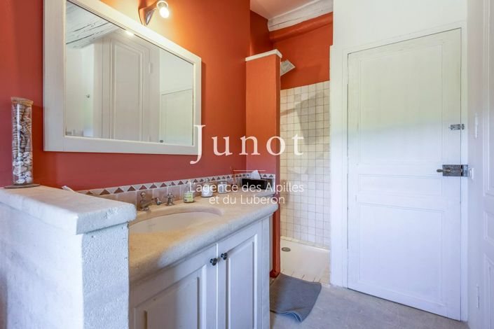 Image No.23-6 Bed House for sale