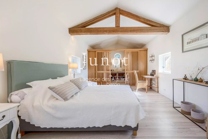 Image No.26-6 Bed House for sale