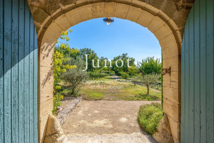 Image No.30-6 Bed House for sale