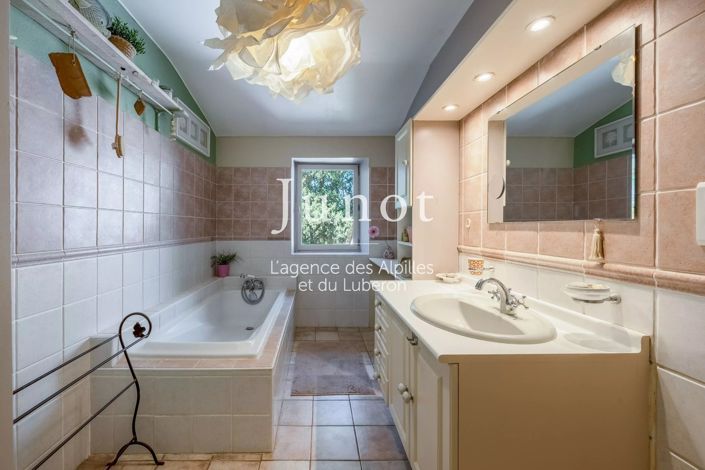 Image No.11-5 Bed House for sale