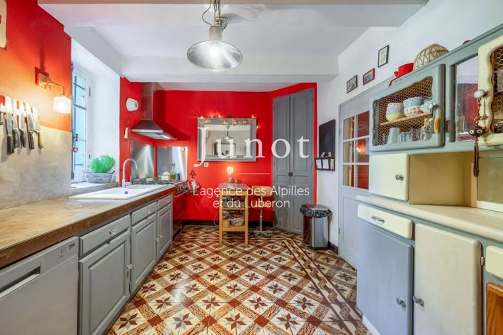 Image No.6-5 Bed House for sale