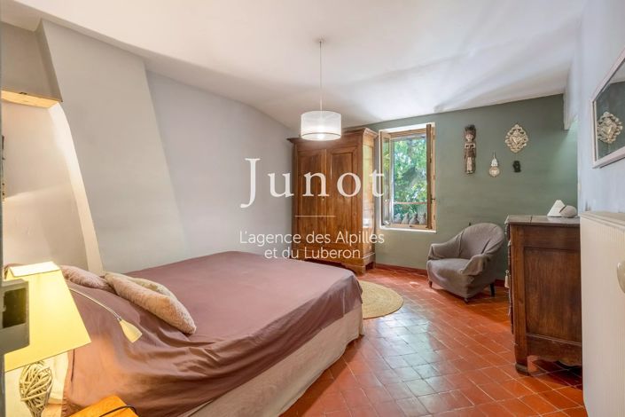 Image No.8-5 Bed House for sale