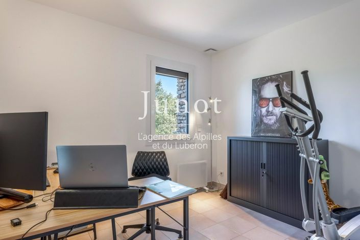 Image No.17-3 Bed House for sale
