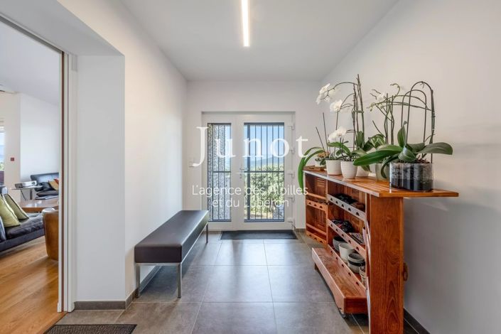 Image No.8-3 Bed House for sale