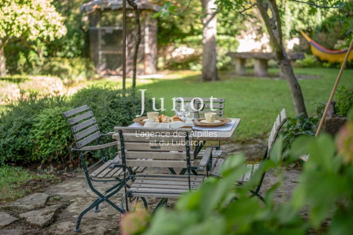 Image No.8-7 Bed House for sale