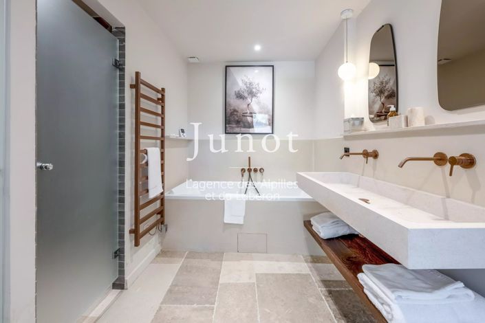 Image No.28-7 Bed House for sale